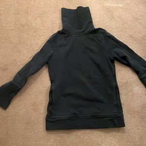 Lululemon sweatshirt turtleneck